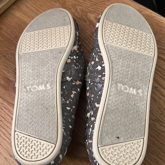 Toms Classic Canvas Slip-On Shoe - Picture 5 of 6